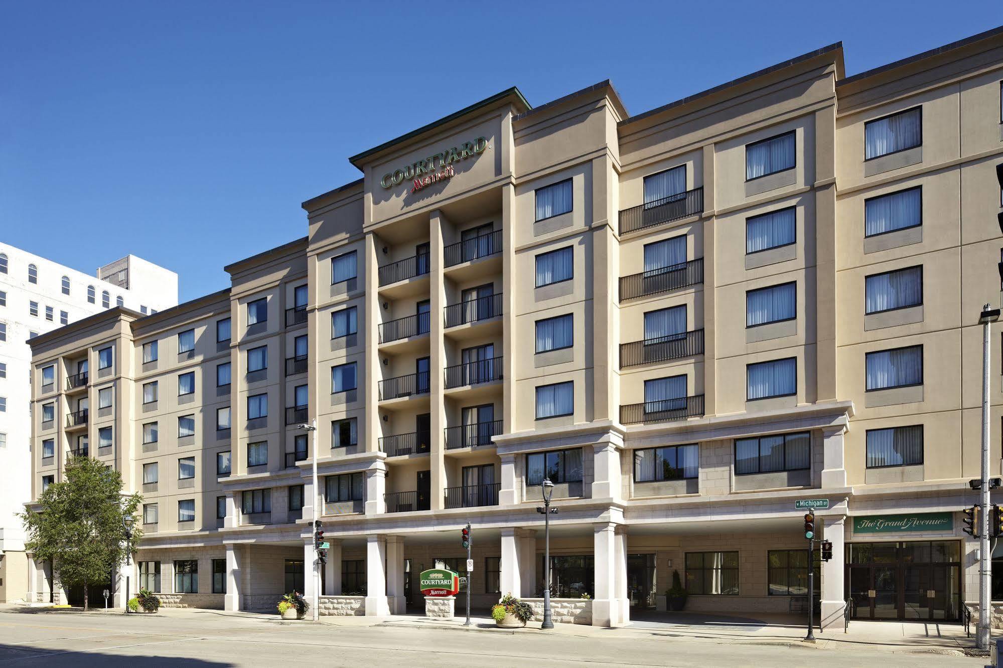Hotel Courtyard Milwaukee Downtown Exterior foto